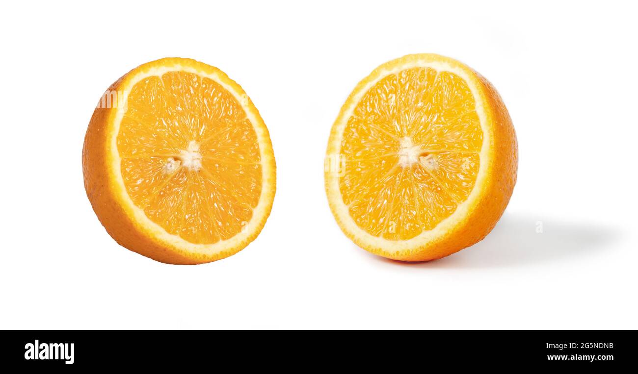 Moitié orange isolée sur fond blanc. Orange sur blanc. Orange avec masque Banque D'Images