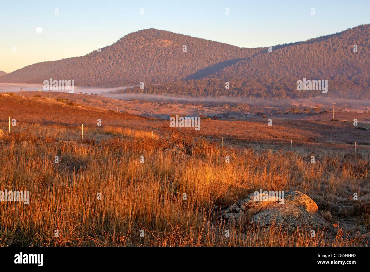 Lever du soleil dans les Snowy Mountains Banque D'Images