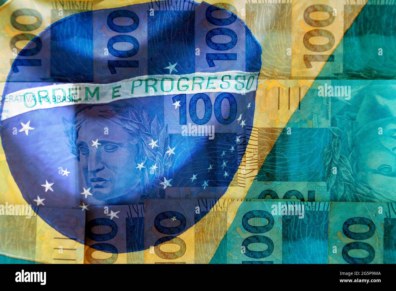 brésil money concept - le drapeau brésilien et une centaine de reais projets de loi fusionnés Banque D'Images