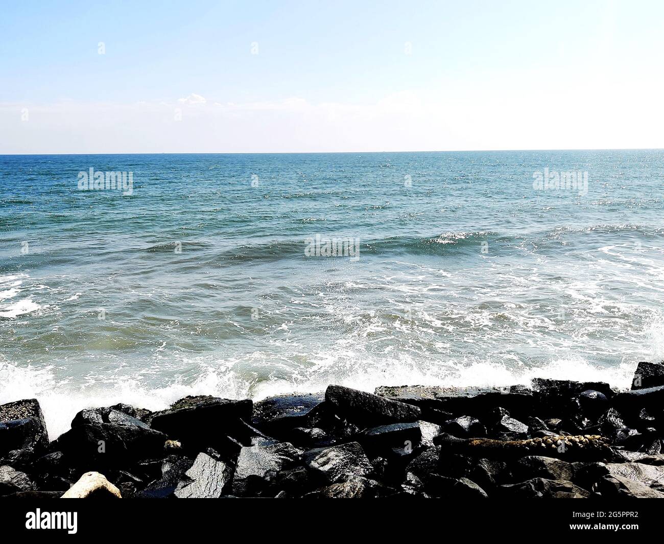 Les vagues sur la plage, Chennai, Tamil Nadu, Inde Banque D'Images