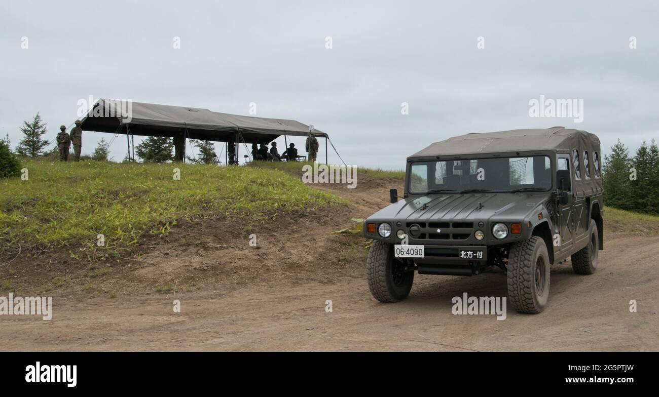 Betsukai Cho, Japon. 29 juin 2021. Un véhicule à grande mobilité de la Force d'autodéfense au sol japonaise a été vu lors de l'exercice militaire conjoint États-Unis-Japon « Orient Shield 21 » à Hokkaido, au Japon, le mardi 29 juin 2021. Photo par Keizo Mori/UPI crédit: UPI/Alay Live News Banque D'Images