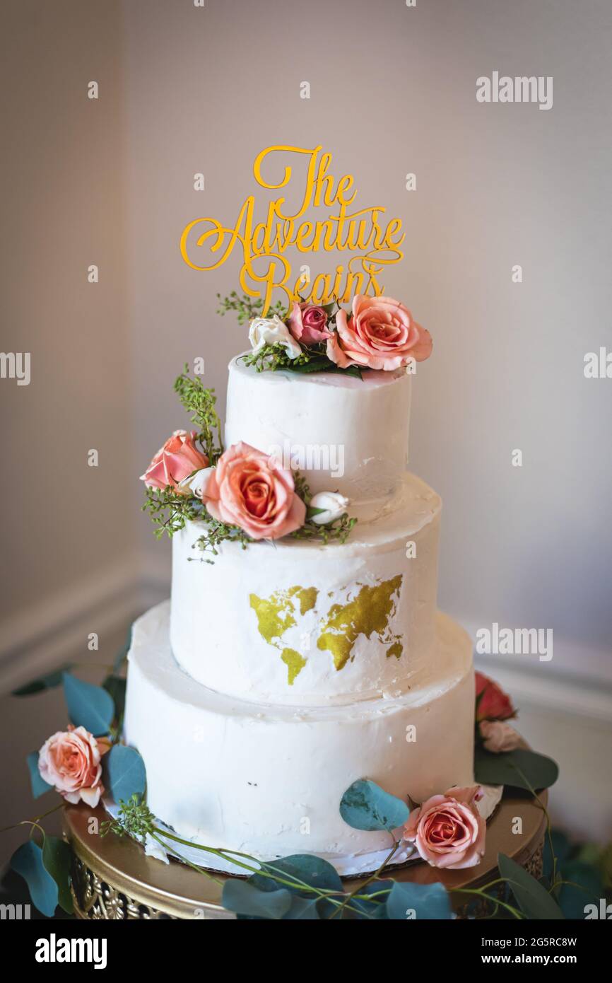Magnifique Gateau De Mariage Sur Le Theme Du Voyage Personnalise Avec Carte Du Monde Comestible Roses Roses Et Message The Adventure Commence Photo Stock Alamy Magnifique Gateau De Mariage Sur Le Theme Du Voyage Personnalise Avec Carte Du Monde Comestible Roses Roses Et Message The Adventure Commence Photo Stock Alamy