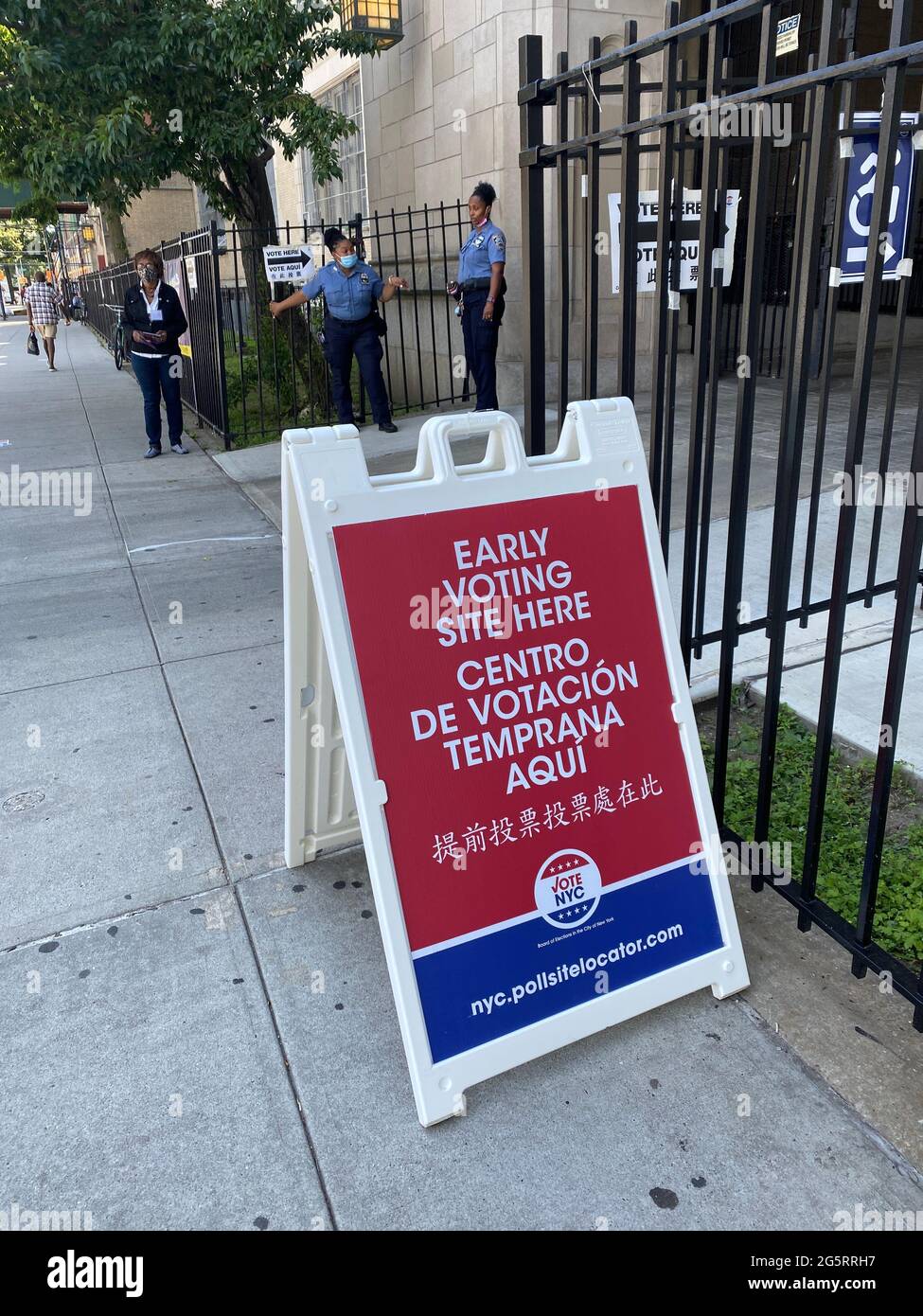 Le vote par anticipation et le choix classé constituent une nouvelle partie du processus électoral local de New York en 2021. Banque D'Images