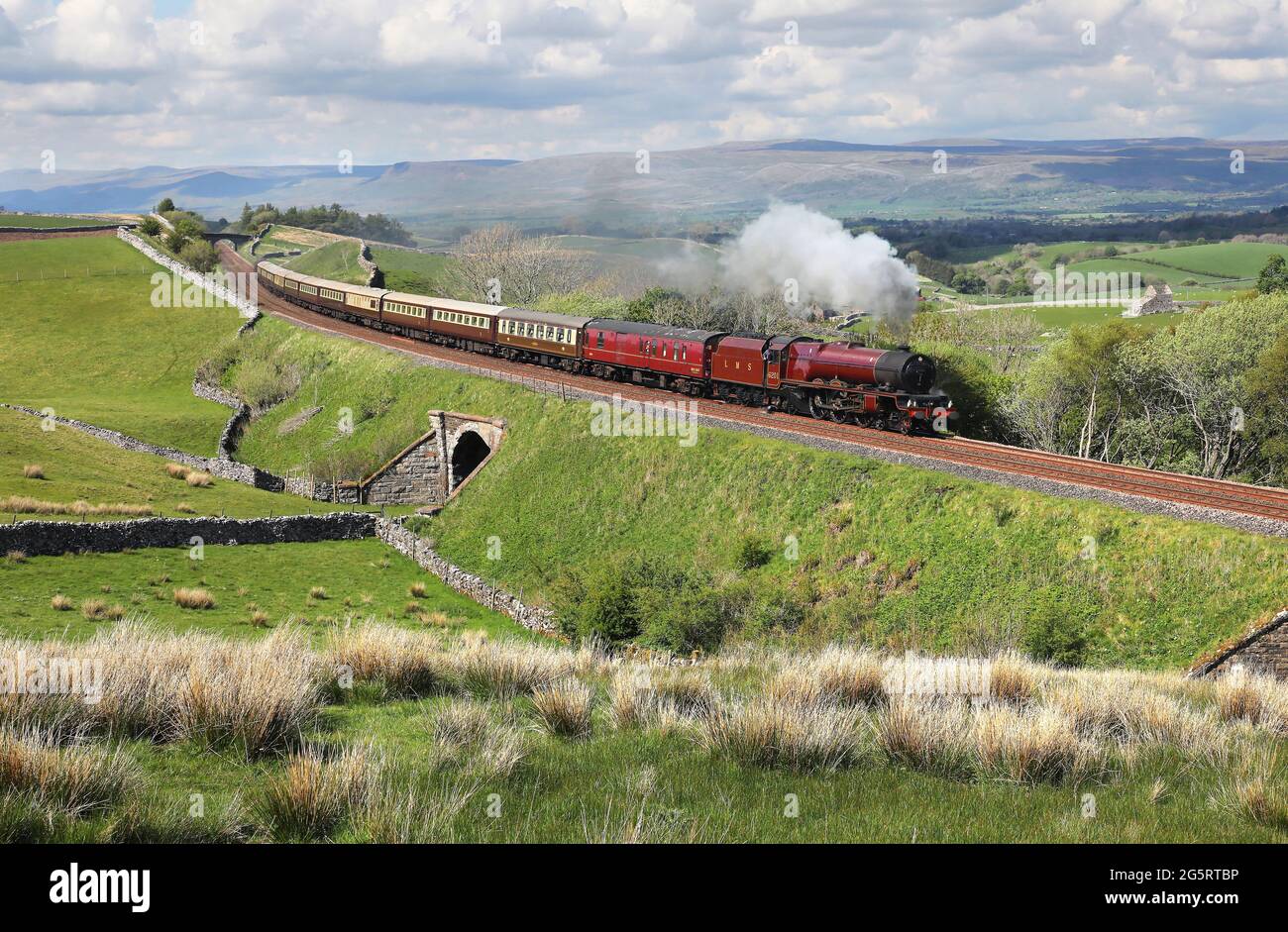 La princesse Elizabeth passe par Birkett Common le 27.5.21 avec la Belle de retour à Liverpool. Banque D'Images