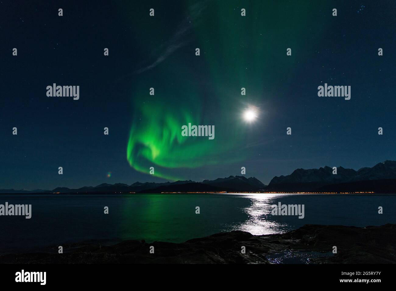 aurores boréales (aurora borealis) dans le nord de la Norvège, près de Tromso Banque D'Images