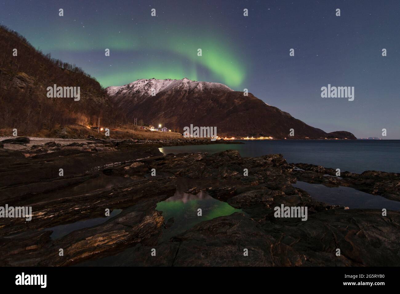 aurores boréales (aurora borealis) dans le nord de la Norvège, près de Tromso Banque D'Images