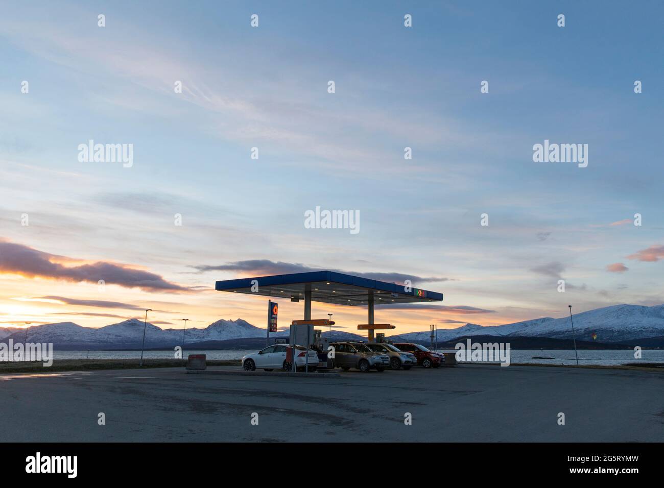 Une station-service isolée près de l'aéroport de Tromso, dans le nord de la Norvège Banque D'Images