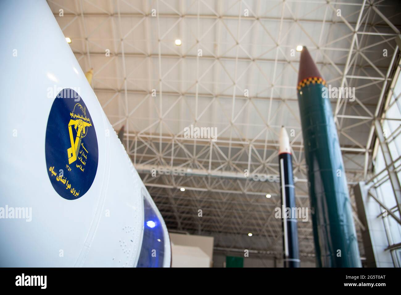 Téhéran, Iran. 28 juin 2021. Les missiles de l'IRGC comprennent Shahab-2, Shahab-3, Zahir, golfe Persique, Fateh-A, Fateh-F, Zolfaghar en exposition au salon aérospatial de l'IRGC dans l'ouest de Téhéran. (Photo de Sobhan Farajvan/Pacific Press/Sipa USA) crédit: SIPA USA/Alay Live News Banque D'Images