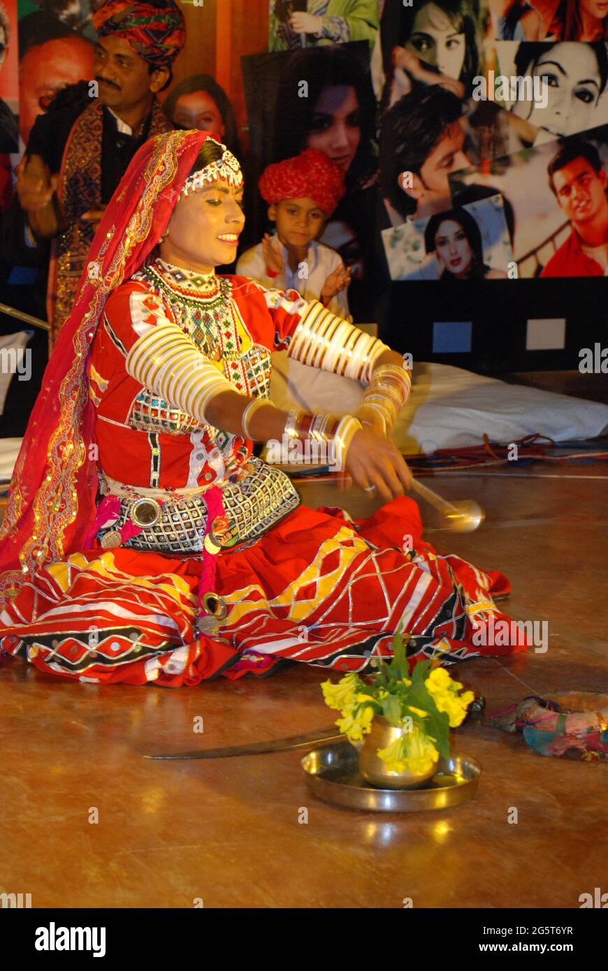 Danse en Inde, danseuse de vêtements traditionnels, Inde, Radschastan, Jodhpur Banque D'Images