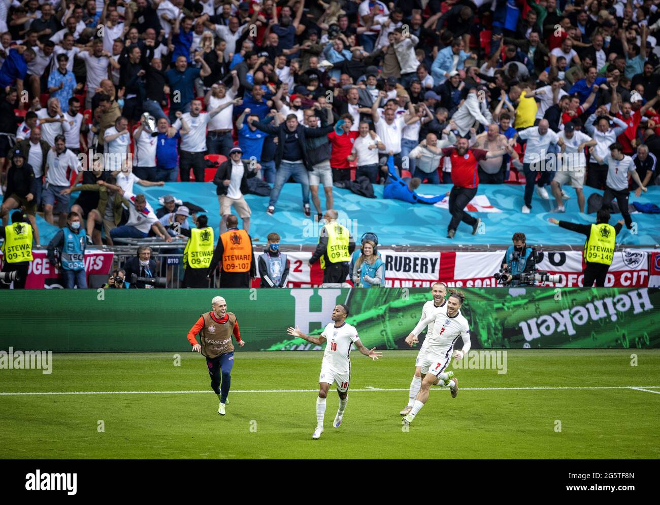 Torjubel Raheem Sterling (Angleterre) mit fans im hintergrund, Phil Foden (Angleterre), Jack Grealish (Angleterre) Angleterre - Deutschland Londres, 29.06.2021, Banque D'Images