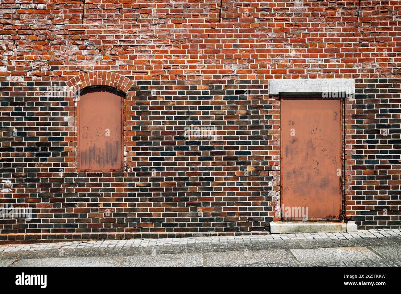 Mur et porte en brique, Ozu Redbrick Hall Akarenga-kan à Ehime, Shikoku, Japon Banque D'Images