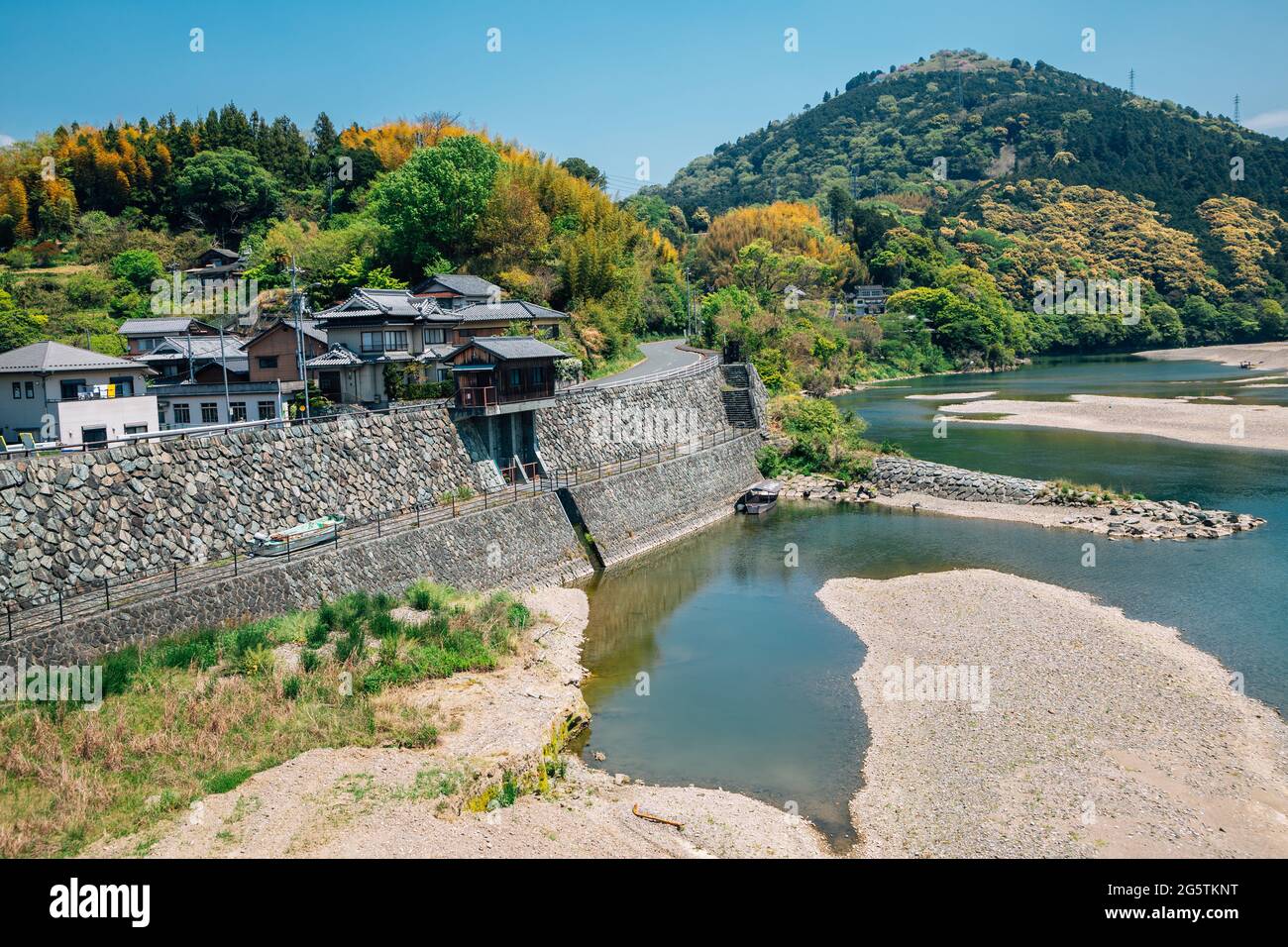 Vue sur le village d'Ozu et le fleuve Hijikawa à Ehime, Shikoku, Japon Banque D'Images