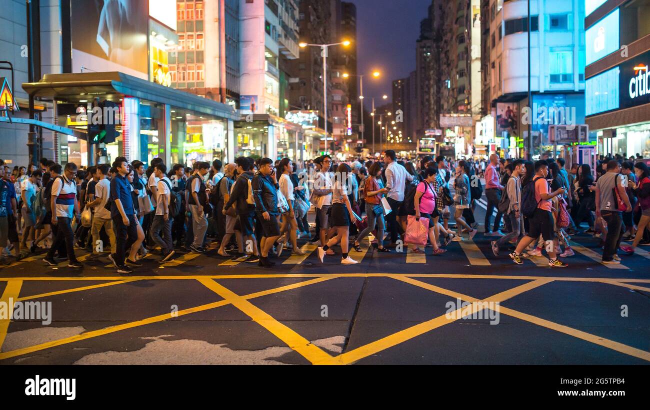 Mong Kok, Kowloon, Hong Kong - 14 OCTOBRE 2017 : personnes sur le passage de la rue Argyle et du chemin Nathan, Kowloon, Hong Kong le 14 octobre 2017. Banque D'Images