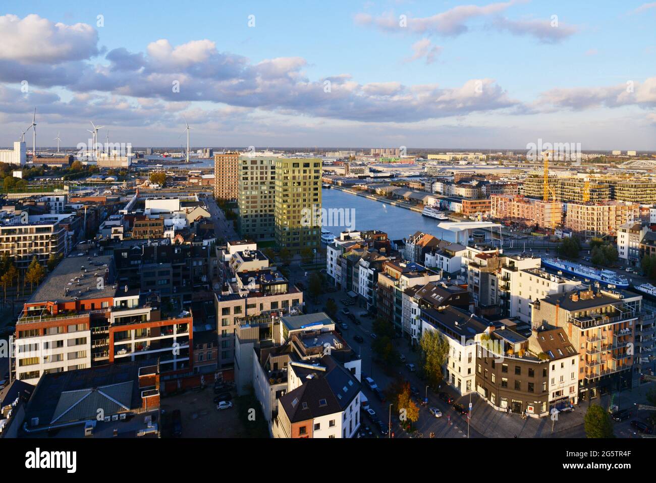 BELGIQUE. ANTWERPEN.OPEN EN 2011, LE MUSÉE AAN DE STROOM (MAS) A ÉTÉ CONSTRUIT SUR L'ANCIEN PORT PAR LES ARCHITECTES DE NEUTELINGS RIEDIJK. DE SON SOMMET (6 Banque D'Images