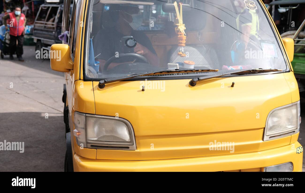 Yellow Truck Klong Toey Market Wholesale Wet Market Bangkok Thaïlande plus grand centre de distribution alimentaire en Asie du Sud-est Banque D'Images