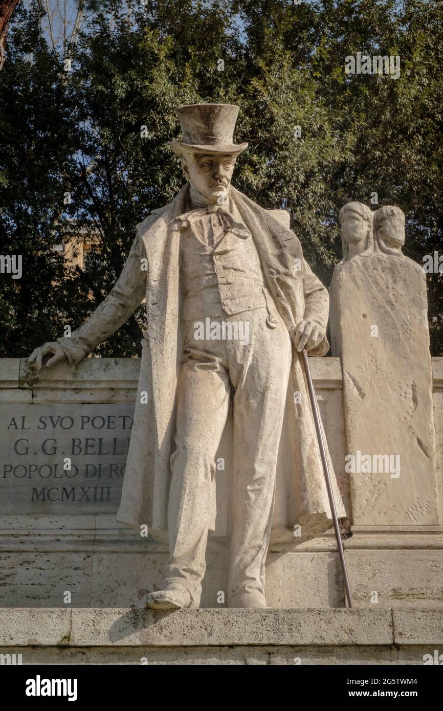 Statue du poète romain Gioacchino Belli dans le quartier de Trastevere célèbre pour ses sonnets dans le dialecte romanesco , Rome , Italie Banque D'Images