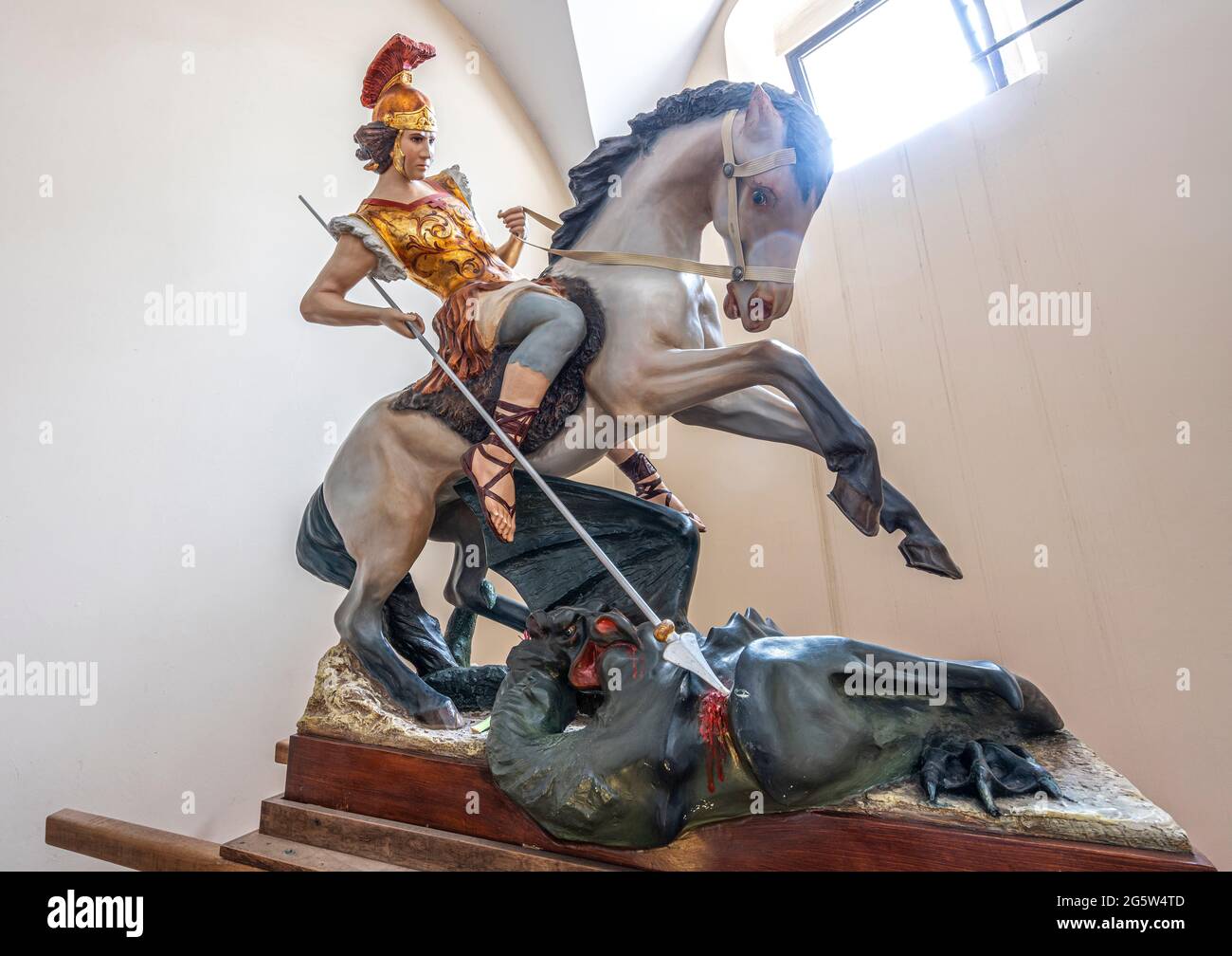 Statue processionnelle de Saint-Georges à cheval sur le dragon. Église de San Giorgio à Campobasso. Molise, Italie, Europe Banque D'Images
