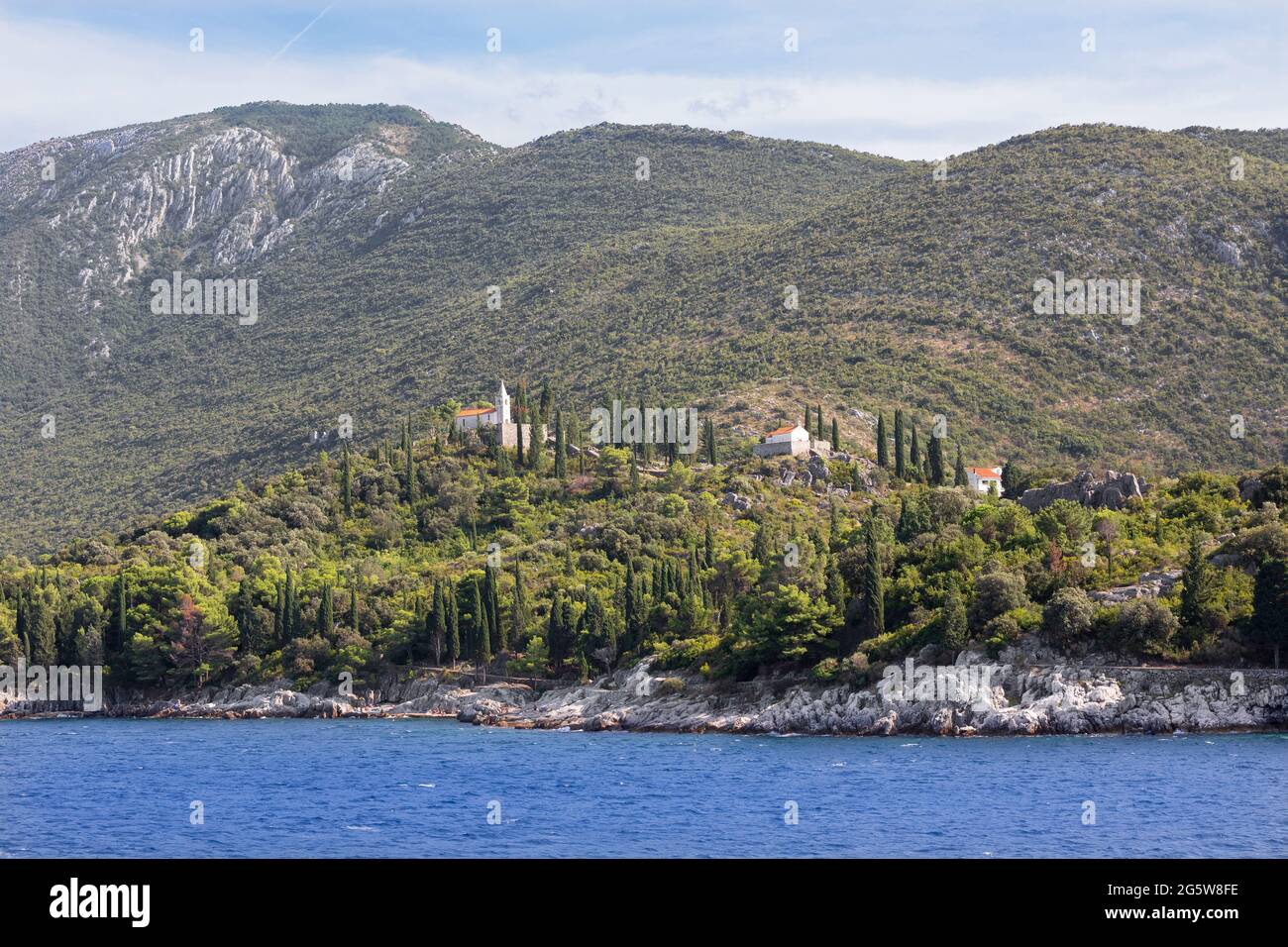 Croatie - La côte et les chapelles près de Trpanj, village de l'Peliesac péninsule. Banque D'Images