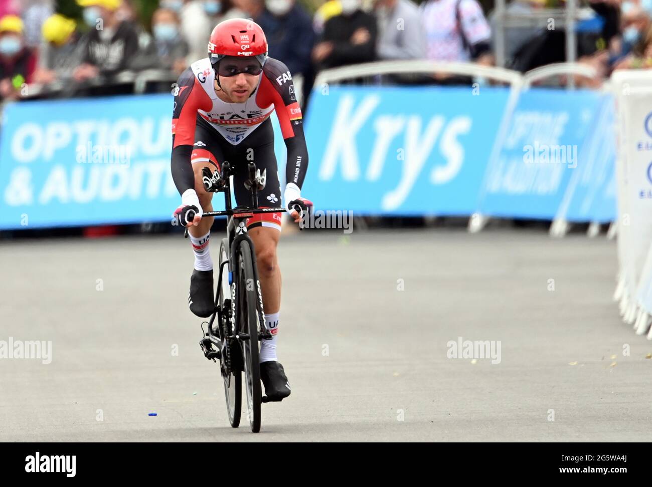 Le belge Jasper de Buyst de Lotto Soudal traverse la ligne d'arrivée à la cinquième étape de la 108e édition de la course cycliste Tour de France, à 27,2 km Banque D'Images