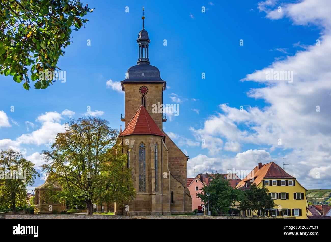 Lauffen am Neckar, Bade-Wurtemberg, Allemagne: Vue de l'église Regiswindis vue de Grafenburg (château du Comte), aujourd'hui hôtel de ville. Banque D'Images