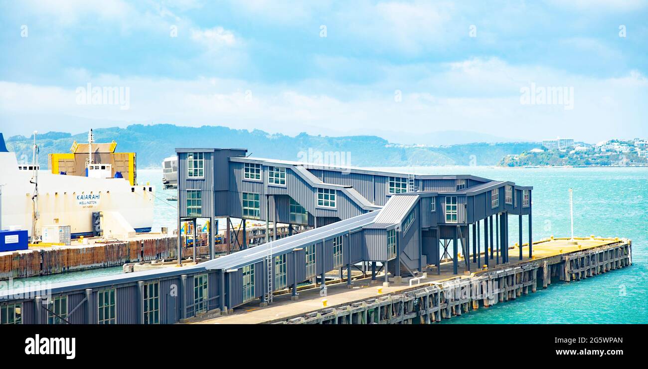 Vue sur le port de Wellington, Nouvelle-Zélande. Prise de l'autoroute urbaine Wellington, Nouvelle-Zélande, le 4 décembre 2019 Banque D'Images