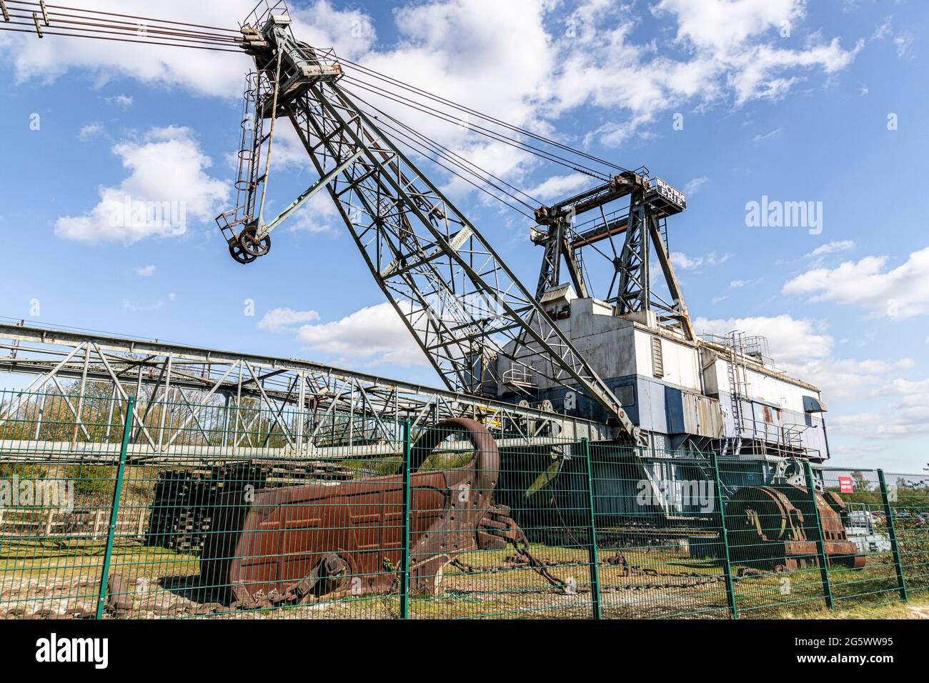 'Oddball' la dragline de marche de 1220 tonnes utilisée pour l'exploitation minière du charbon opencast dans la réserve naturelle de St Aidans RSPB près de Castleford, West Yorkhire UK Banque D'Images