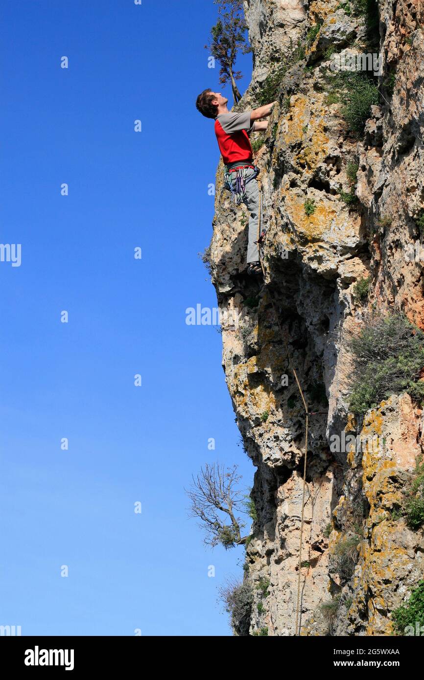 L'escalade à la falaise de Caussanel, Hérault, Languedoc Roussillon, France  Photo Stock - Alamy
