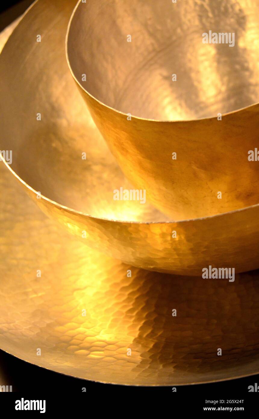 LIBAN. BEYROUTH. PORTRAITS. LA DESIGNER KAREN CHEKERDJIAN A OUVERT SA BOUTIQUE DANS LE QUARTIER DU PORT POUR EXPOSER SES CRÉATIONS (MEUBLES ET USUALS OBJET Banque D'Images