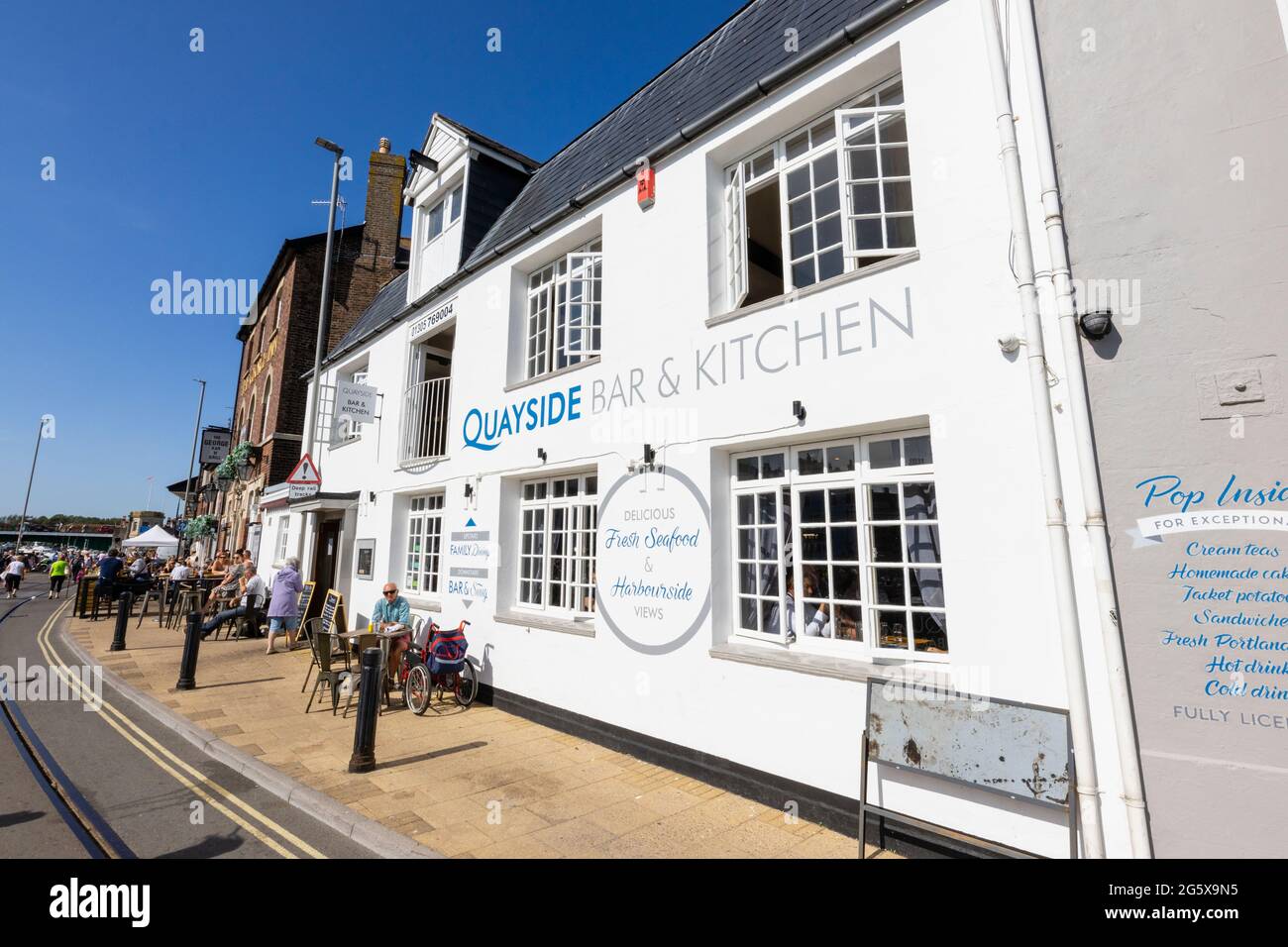 Quayside Bar and Kitchen à Weymouth, ville balnéaire et station de vacances populaire sur l'estuaire de la rivière Wey à Dorset, sur la côte sud de l'Angleterre Banque D'Images