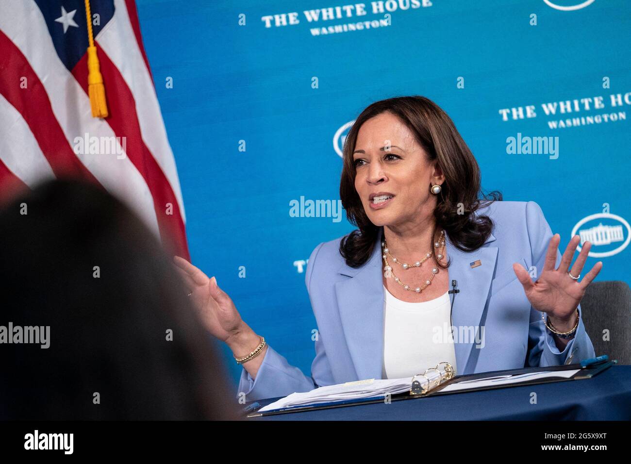 Le vice-président Kamala Harris fait des remarques sur la sécheresse, la chaleur et les feux de forêt dans l'ouest des États-Unis lors d'un événement avec les gouverneurs d'État et les membres du Cabinet à Washington, DC, le mercredi 30 juin 2021. Le gouverneur de l'Oregon, Kate Brown, et le gouverneur de la Californie, Gavin Newsom, ont également parlé virtuellement des incendies de forêt dans leurs États. Photo de Sarah Silbiger/Pool/ABACAPRESS.COM Banque D'Images