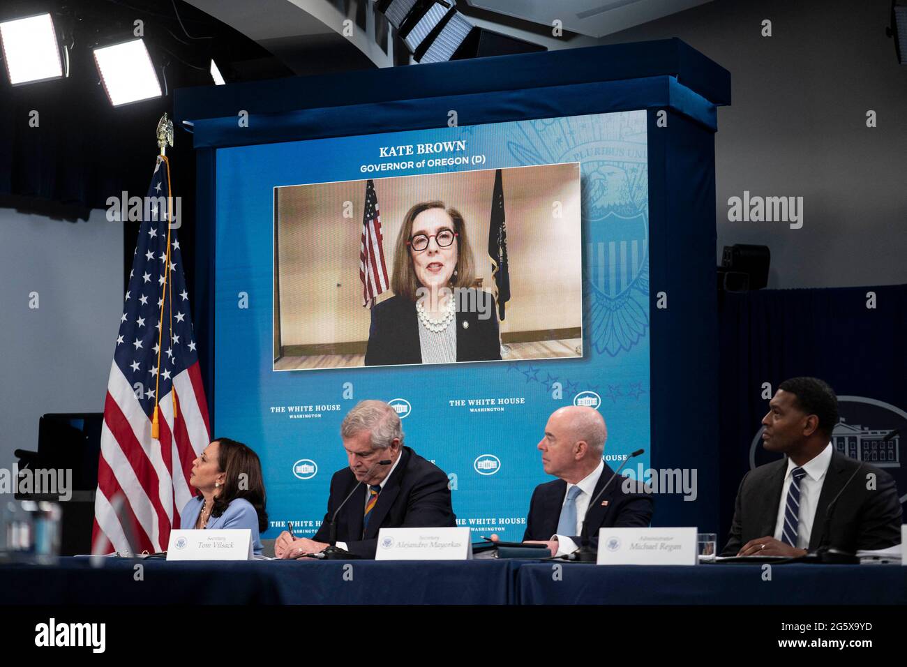 Le gouverneur de l'Oregon, Kate Brown, fait des remarques sur la sécheresse, la chaleur et les incendies de forêt dans l'ouest des États-Unis, lors d'un événement avec le président Joe Biden, le vice-président Kamala Harris, les gouverneurs d'État et les membres du Cabinet à Washington, DC, le mercredi 30 juin 2021. Photo de Sarah Silbiger/Pool/ABACAPRESS.COM Banque D'Images