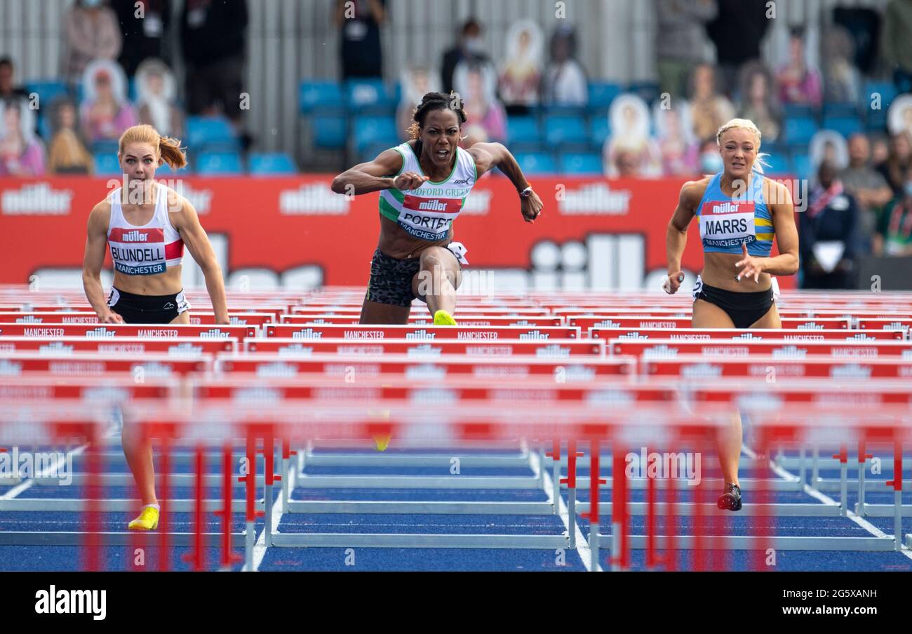 MANCHESTER - ANGLETERRE 25/27 JUIN 21 : Jenna Blundell, Tiffany porter et Megan Marrs en compétition à 100m haies finale au Muller British Athletics Champio Banque D'Images