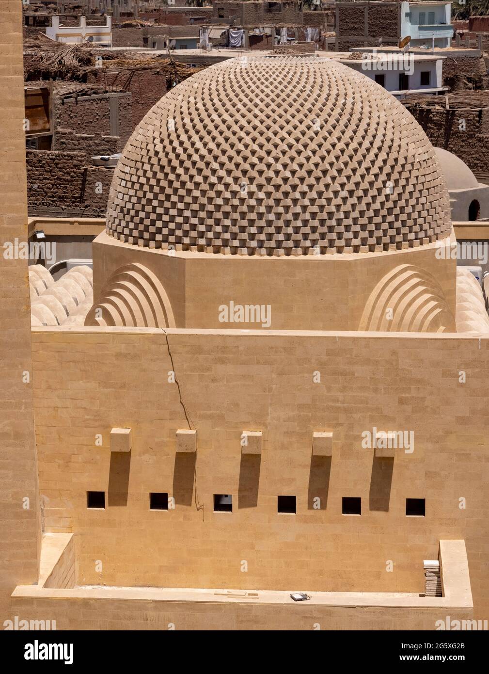 Dôme en brique, mosquée Abu al Stait, Basuna, Sohag, Égypte Banque D'Images