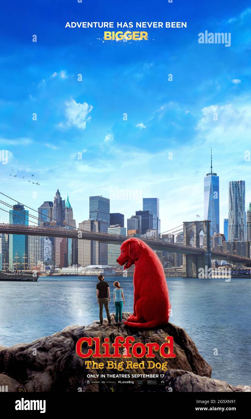 Clifford The Big Red Dog (2021) dirigé par Walt Becker et mettant en vedette Darby Camp, Jack Whitehall et Izaac Wang. L'amour d'une jeune fille pour un petit chiot appelé Clifford fait pousser le chien à une taille énorme. Banque D'Images