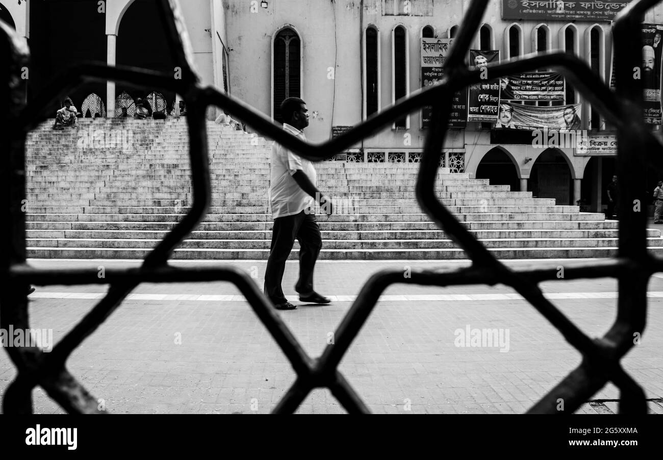 Mouvement de marche des gens de la rue. J'ai pris cette photo le 4 novembre 2019, à Dhaka, au Bangladesh, en Asie du Sud Banque D'Images