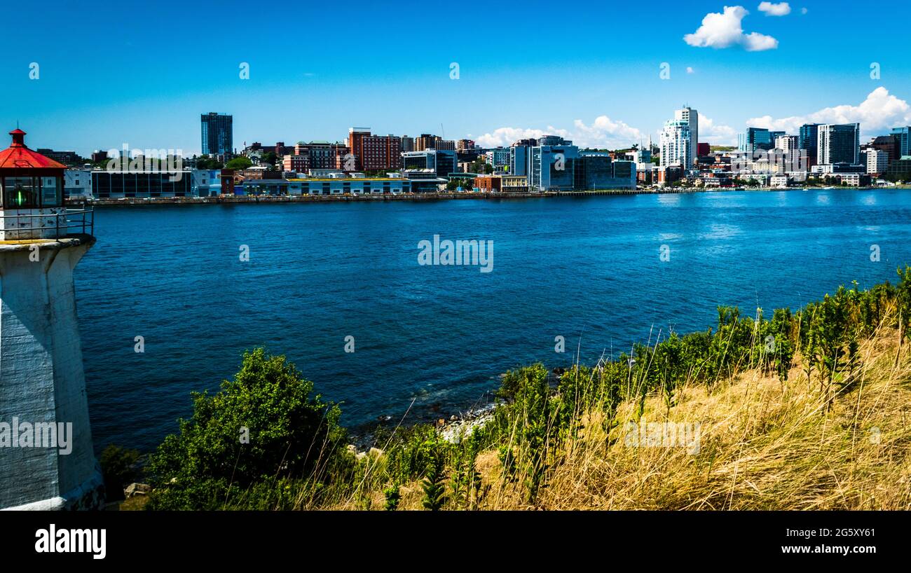 une vue magnifique sur la ville de halifax depuis l'île georges, regardez depuis une colline Banque D'Images