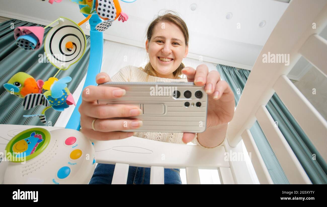 Comment Faire L Amour Sur Des Enfants En Video Faire l'amour dans un lit vidéo Banque de photographies et d’images à