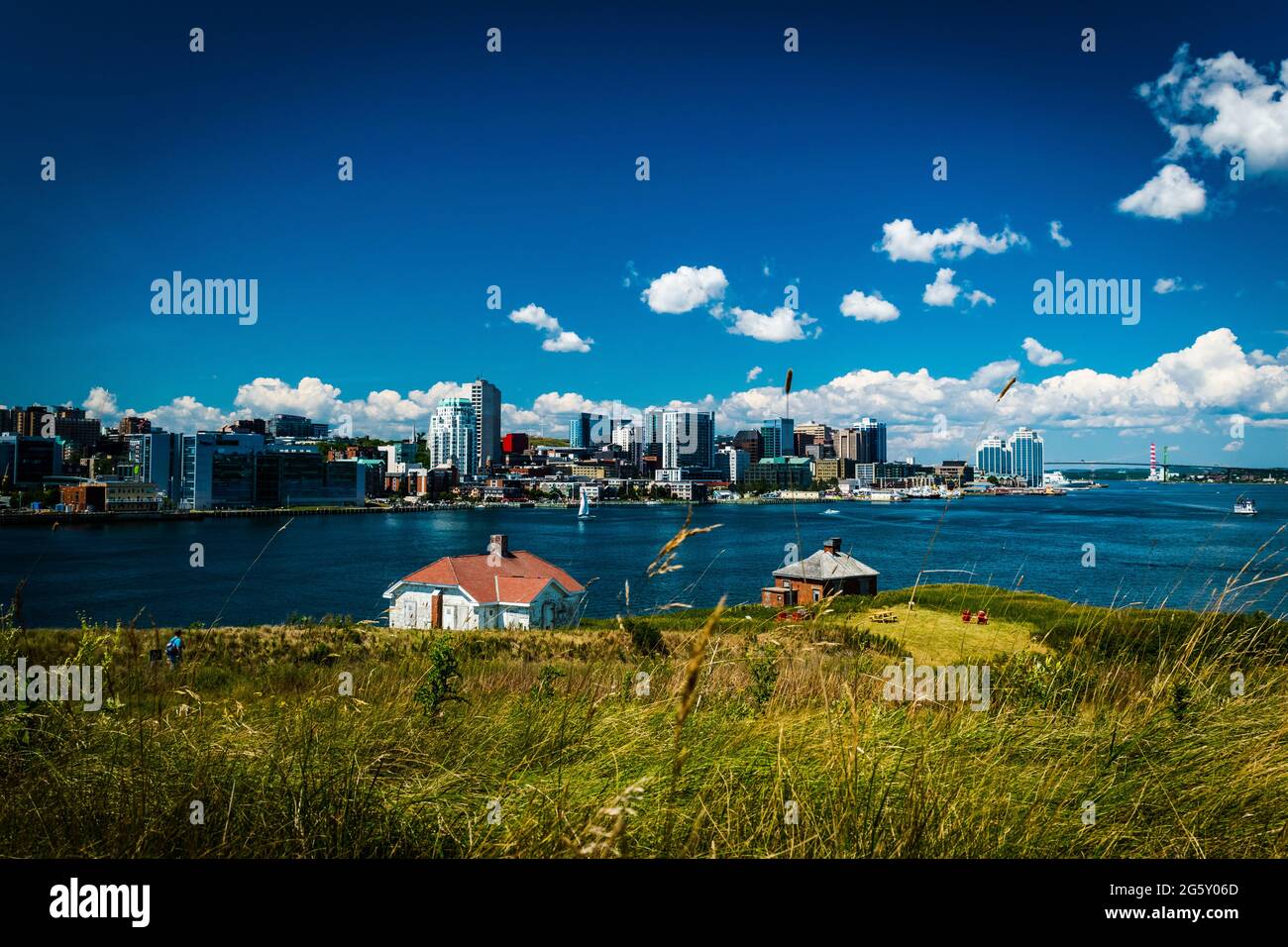 vue de fort charlotte sur la ville de halifax, surplombant le port de trous Banque D'Images
