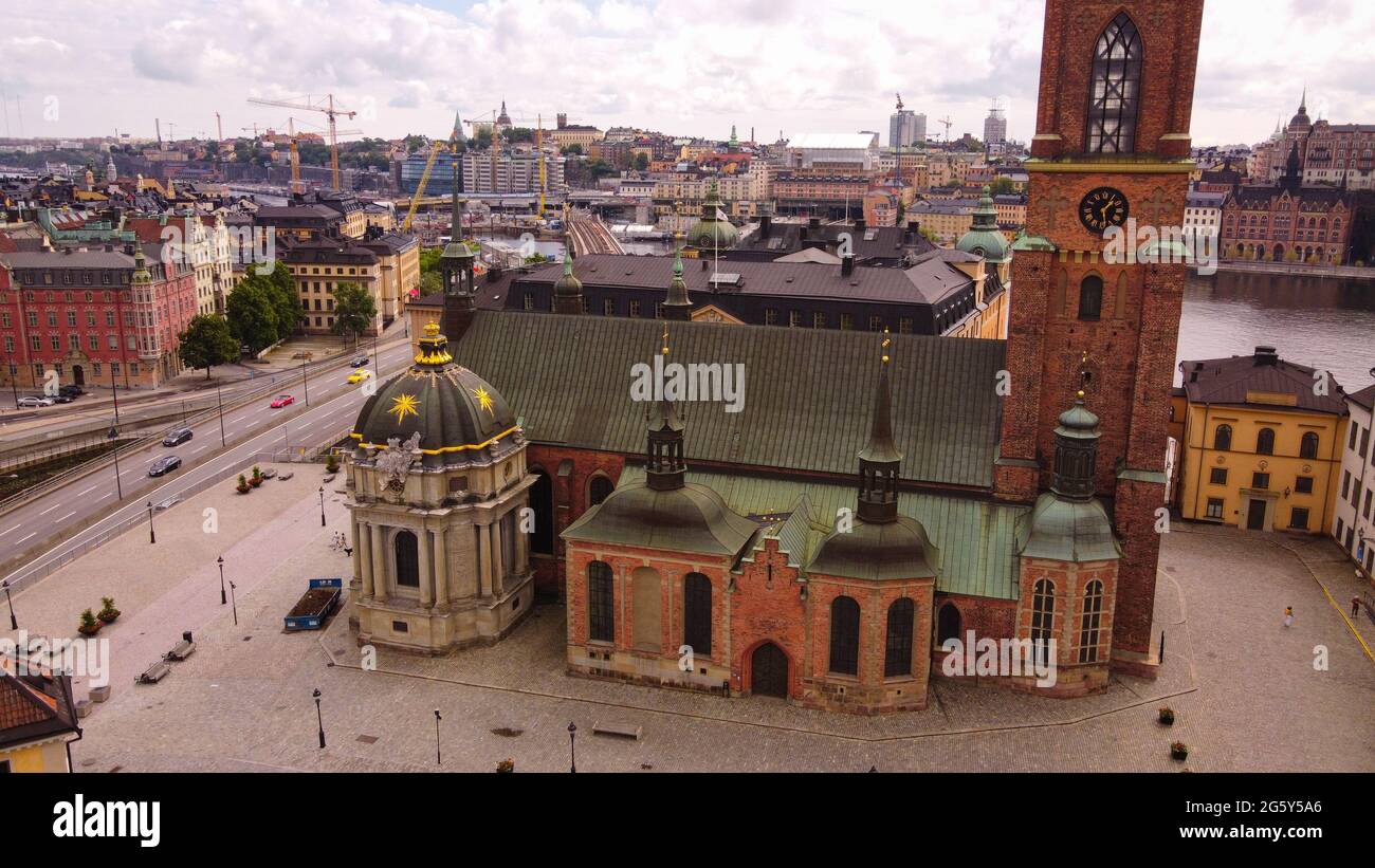 Eglise Riddarholmskyrkan devant Gamla Stan (vieille ville) de Stockholm, un tir pris avec un drone, Suède Banque D'Images