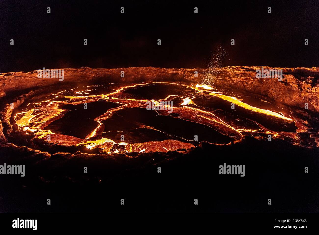 Lac de lave sur le volcan Erta Ale Banque D'Images