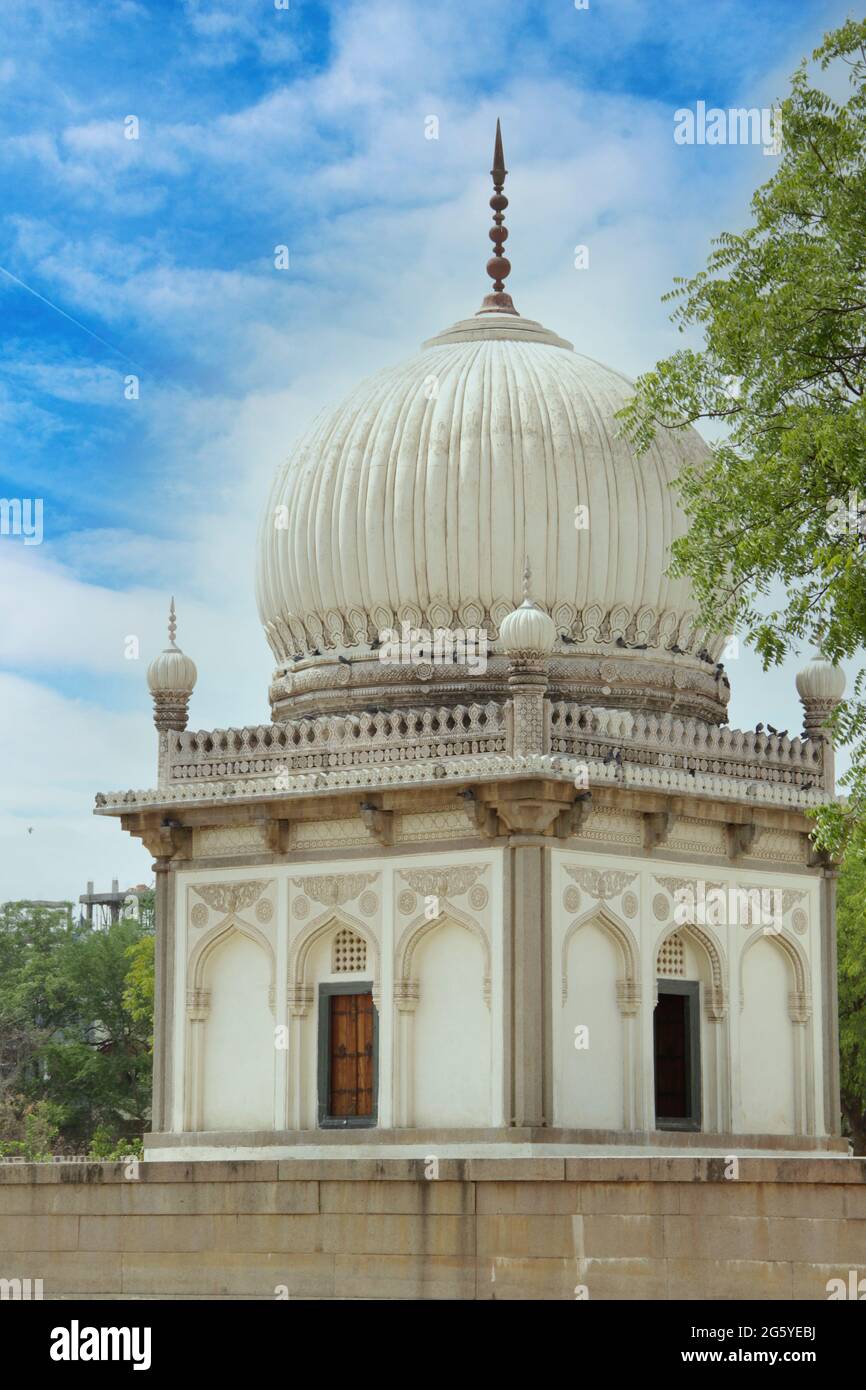 Tombes Qutub Shahi : ces tombes de rois royaux ont été planifiées et construites par de nombreux monarques qui ont dirigé la ville et l'État au cours du XVIIIe siècle. Banque D'Images