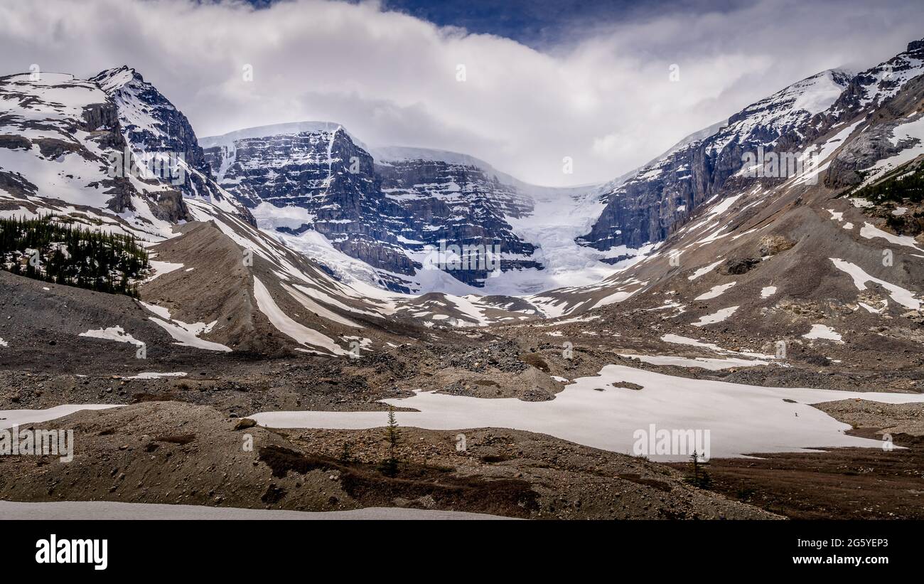 Le célèbre glacier Athabasca, dans les champs de glace Columbia, dans le parc national Jasper, en Alberta, au Canada Banque D'Images