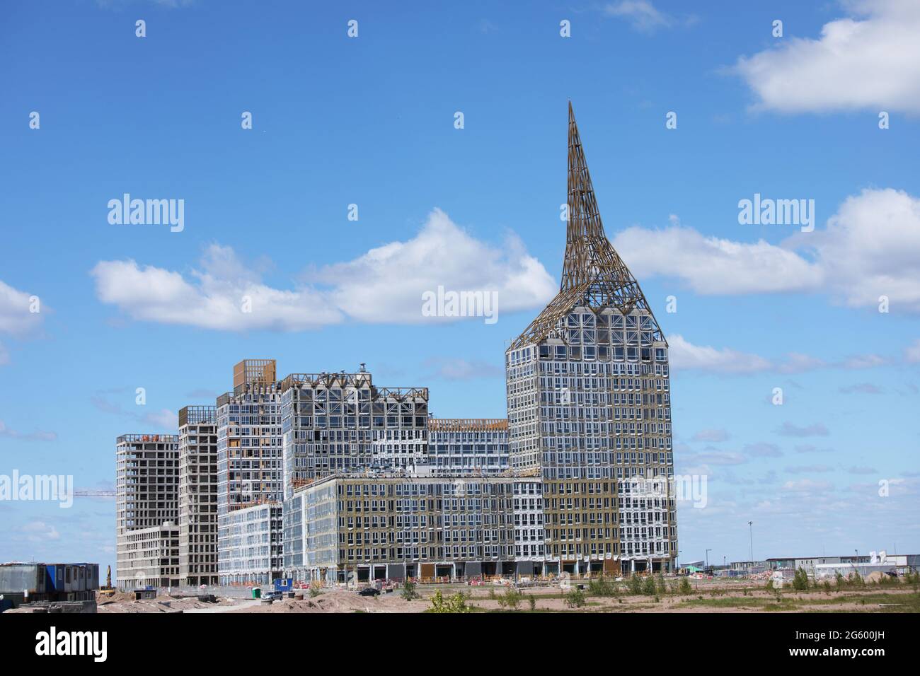 Saint-Pétersbourg, Russie, 31 mai 2020: Nouveau complexe résidentiel Golden City sur les territoires alluviaux de l'île de Vasilievsky Banque D'Images