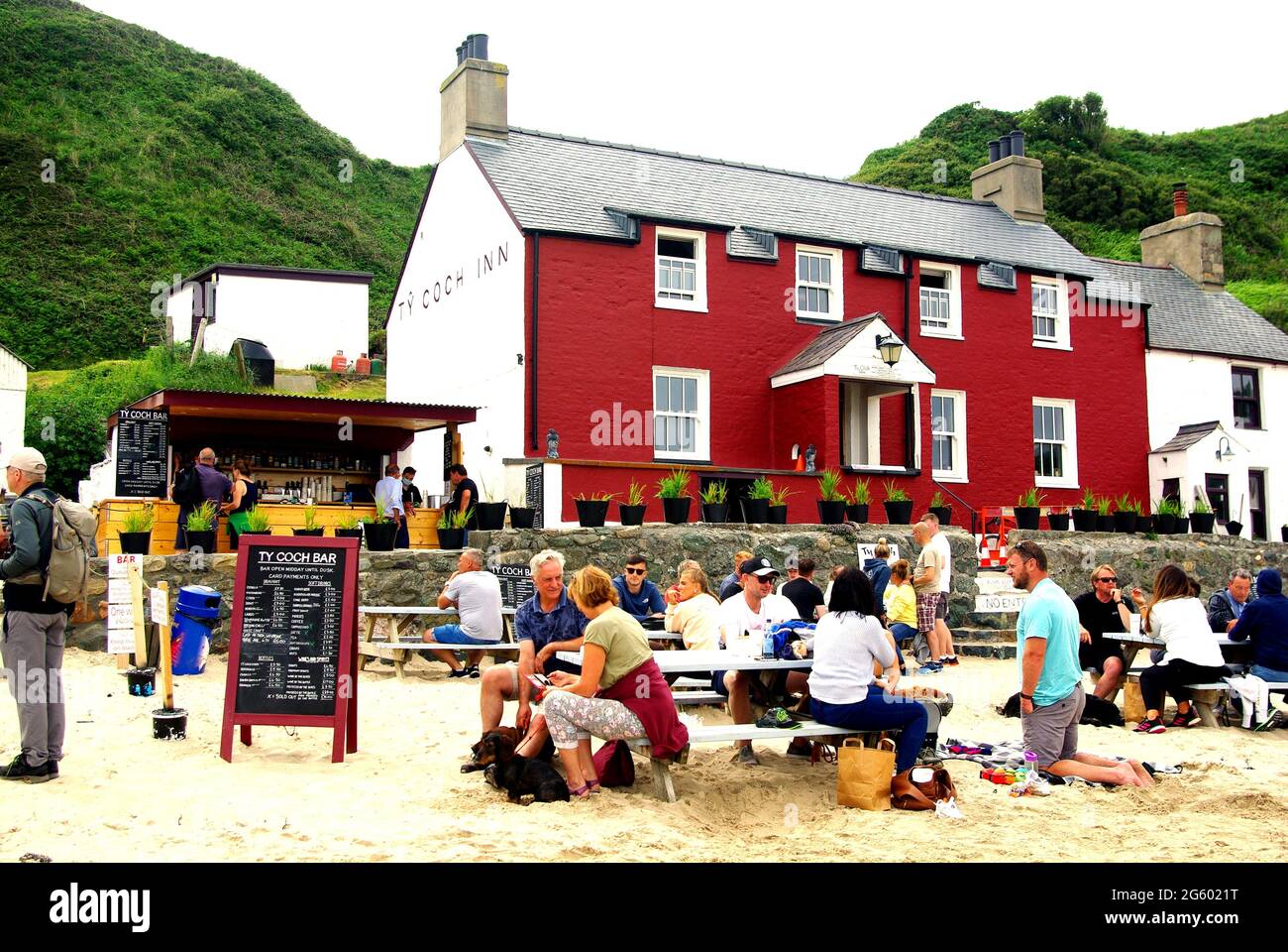 Le Beach Bar à l'été 2021, Ty Coch Inn, Porthdinllaen, Morfa Nefyn, Llyn Peninsula, Gwynedd, pays de Galles du Nord, Royaume-Uni, Europe Banque D'Images
