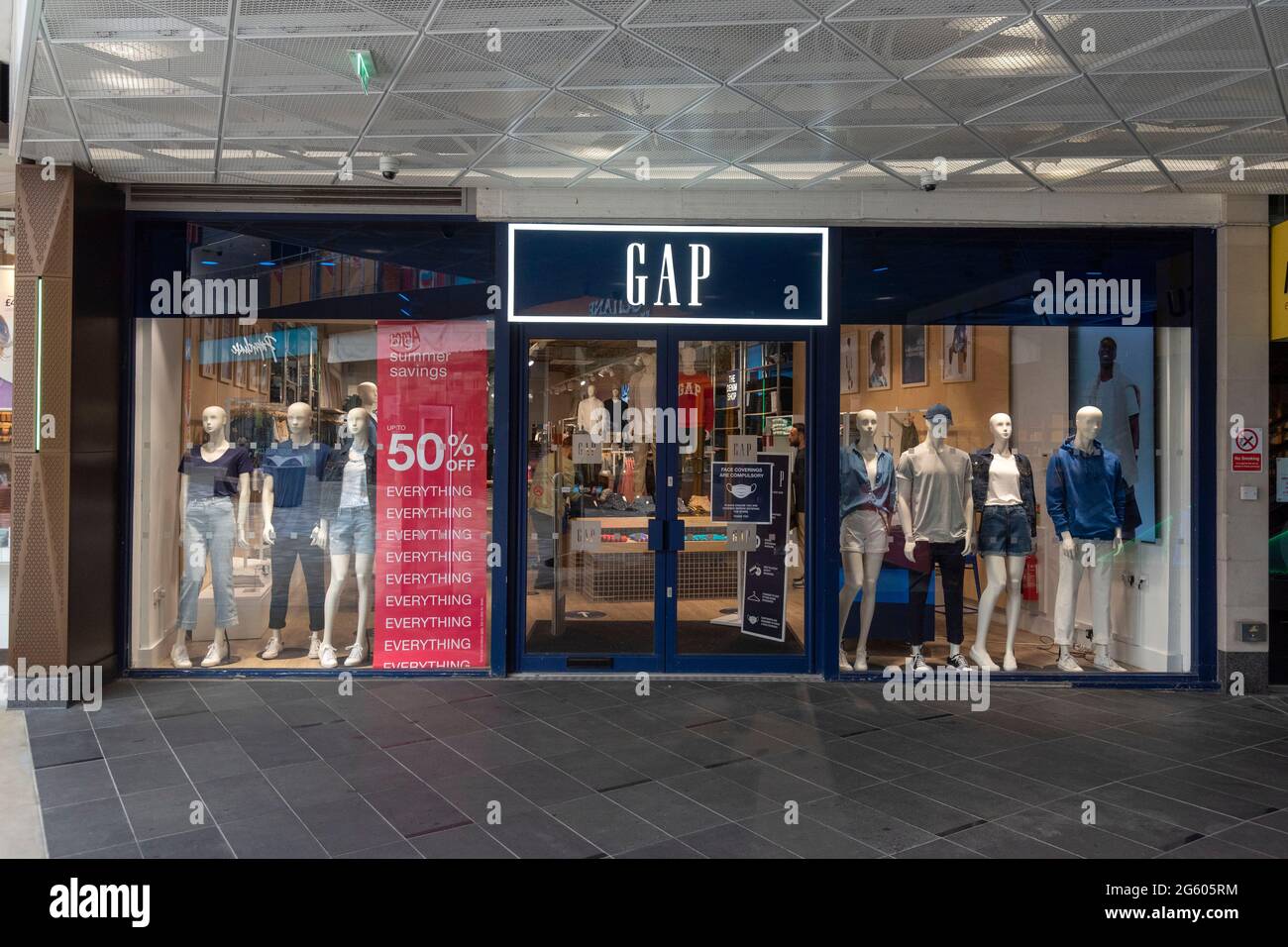 Londres, Royaume-Uni. 1er juillet 2021. Le MAGASIN GAP à Islington,  Londres.US Fashion Giant Gap a confirmé qu'il prévoit fermer ses 81  magasins au Royaume-Uni et en Irlande et de se connecter en