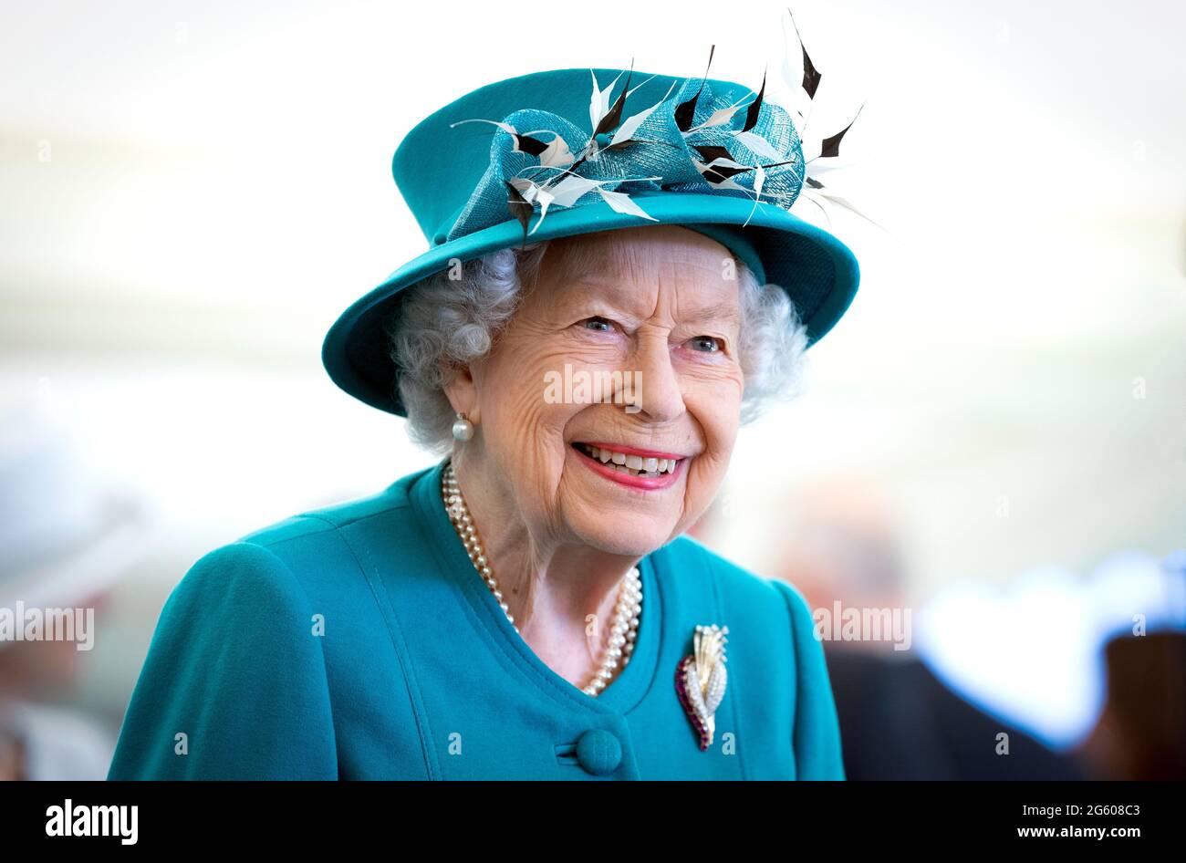 La reine Elizabeth II lors d'une visite à l'Edinburgh Climate change Institute de l'Université d'Édimbourg, dans le cadre de son voyage traditionnel en Écosse pour la Holyrood week. Date de la photo : jeudi 1er juillet 2021. Banque D'Images