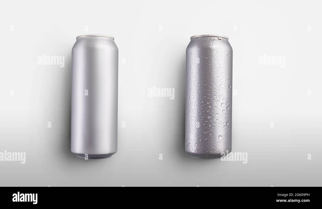 Maquette de grandes boîtes vides brillantes, avec condensation d'eau, une bouteille en boîte, isolée sur fond blanc.modèle pour emballage argent avec rafraîchissement Banque D'Images