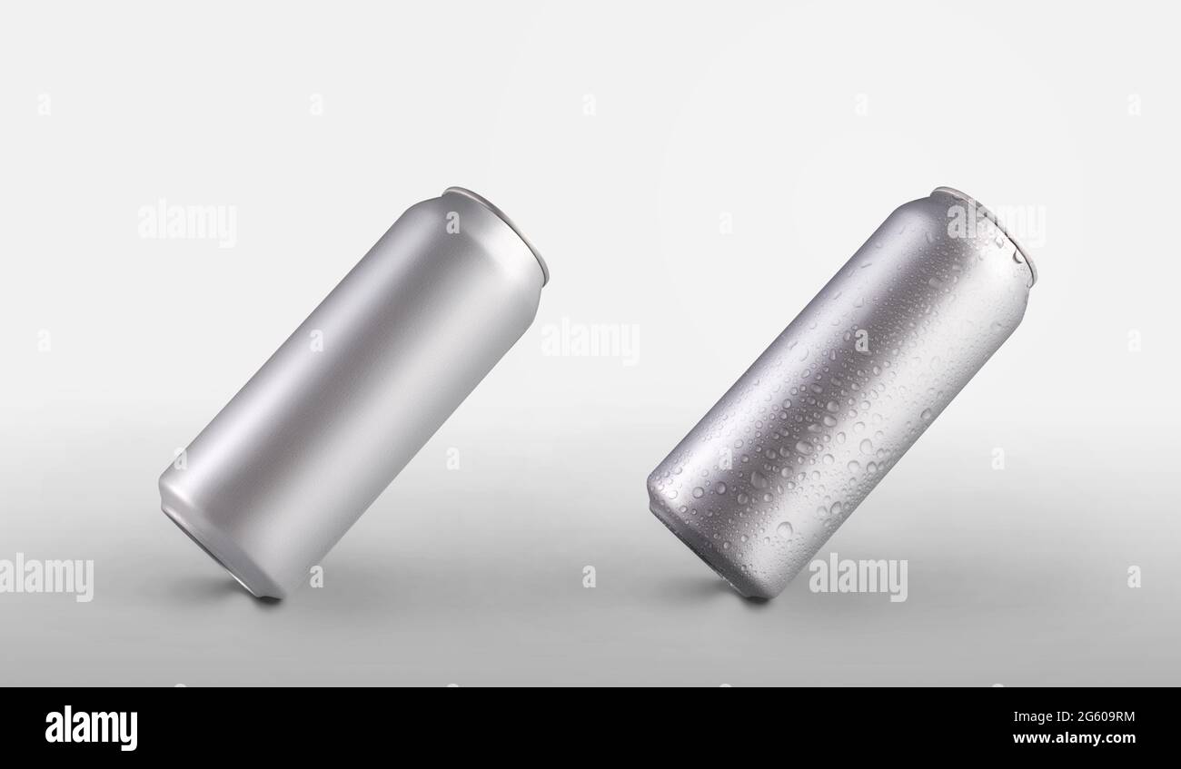 Ensemble de bidons brillants argentés avec un ingénieur de puissance, avec condensation d'eau, isolés en arrière-plan. Maquette de flacons en aluminium avec gouttes, pour pré-presse Banque D'Images