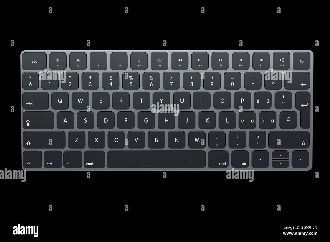 Clavier informatique moderne en aluminium sombre isolé sur fond noir. Banque D'Images Clavier informatique moderne en aluminium sombre isolé sur fond noir. Banque D'Images