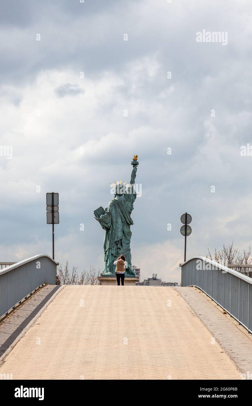 Statue de la liberté au Pont de Grenelle. Paris Banque D'Images